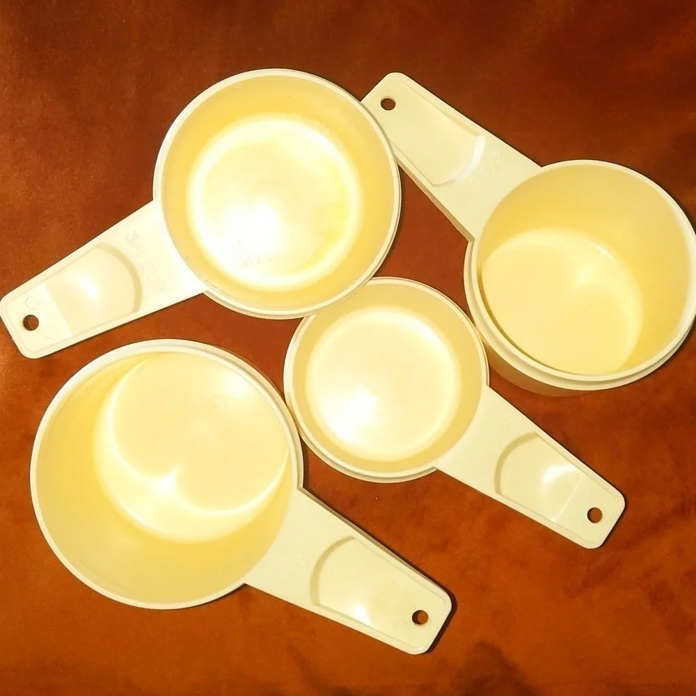 Vintage Tupperware measuring cups & spoons. All items shown-5 spoons/4 cups